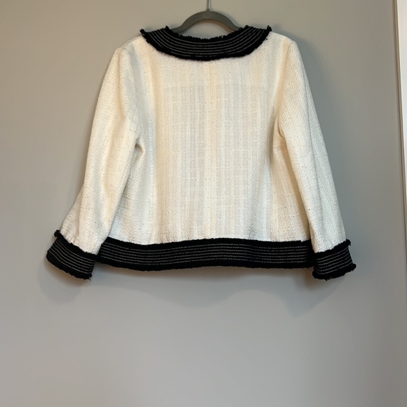 ANN TAYLOR WHITE AND BLACK BLAZER - Picture 2 of 3